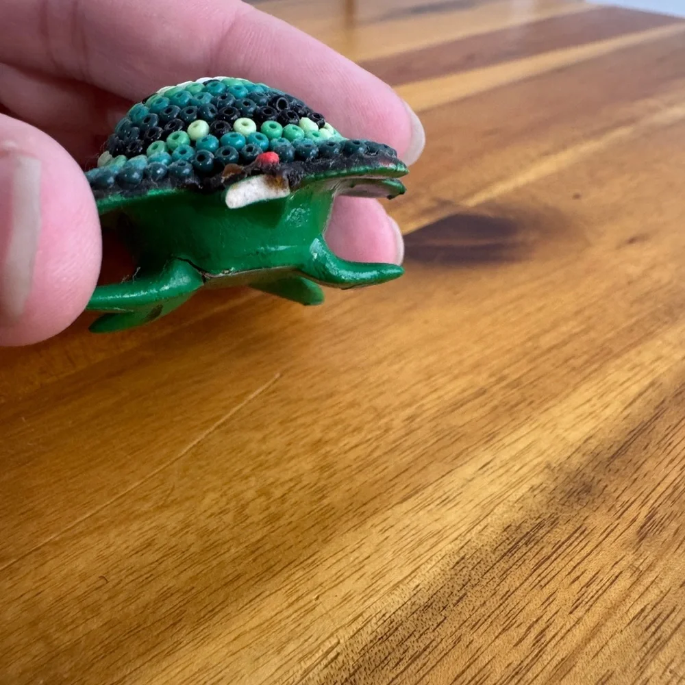 Green‎ beaded shell turtle Mexico style